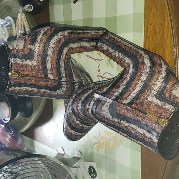 Ferragamo booties size 8M - Picture 5 of 12